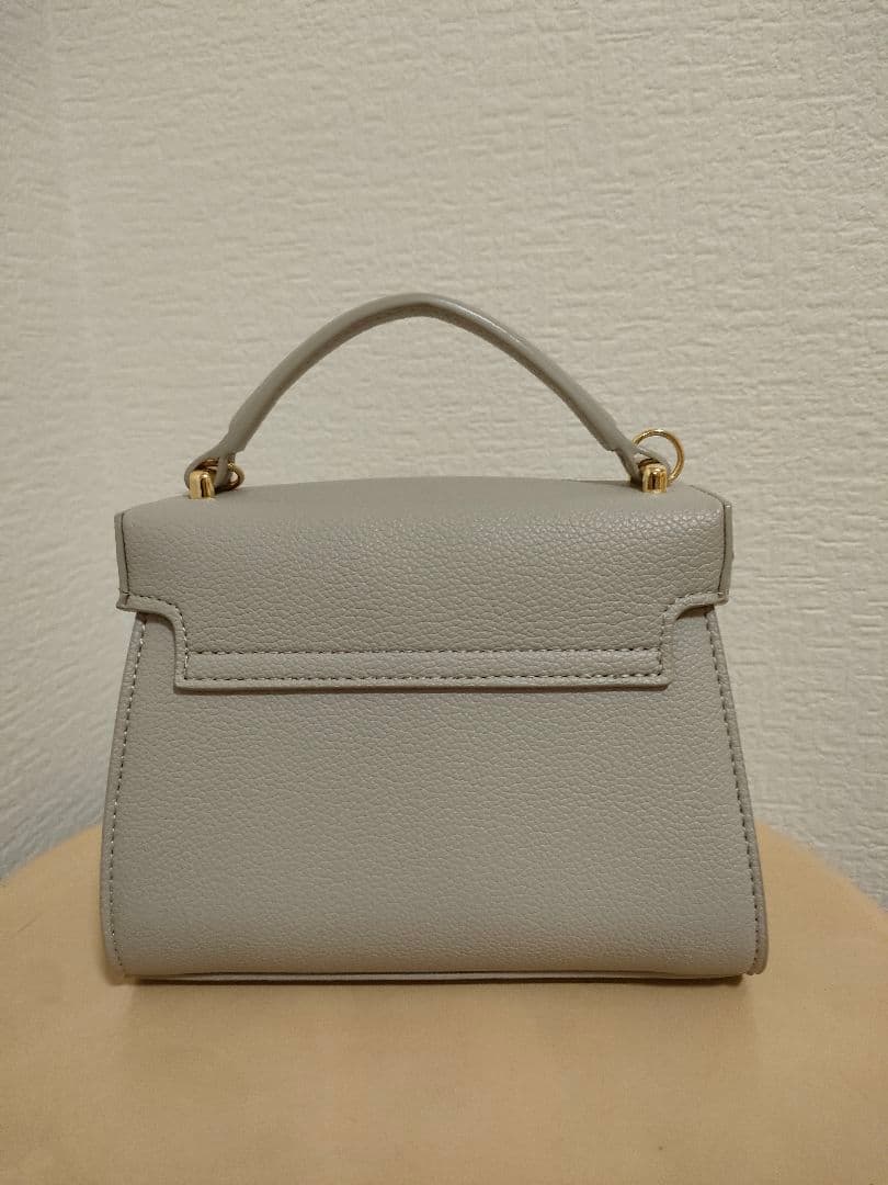 【新品未使用】セルフォードリュタンビジュスタッズポシェット