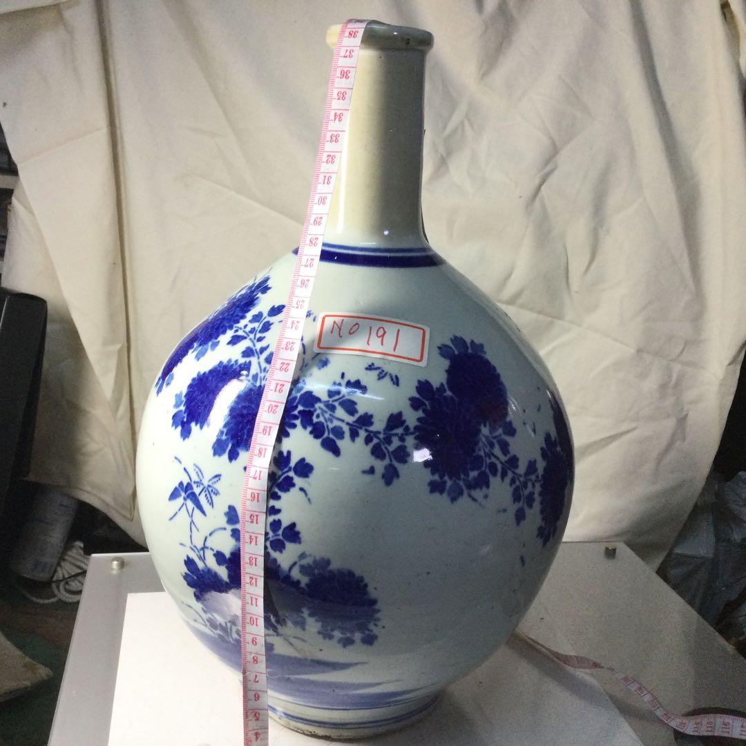 大坪飾り壺か?砥部焼きの色ですがこのような大きなものわ見た事わないふるいもので。