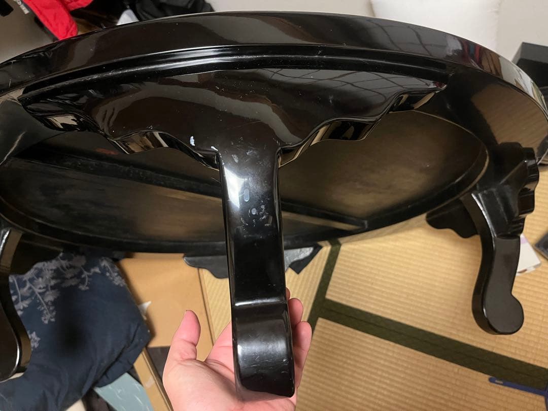 引取りなら1万円　黒い円形漆座卓 花柄金彫刻