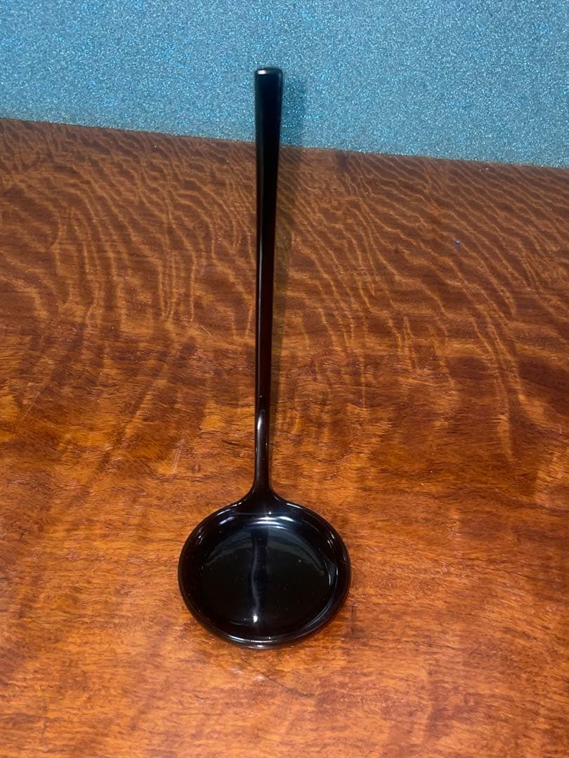 黒いプラスチック製茶道具