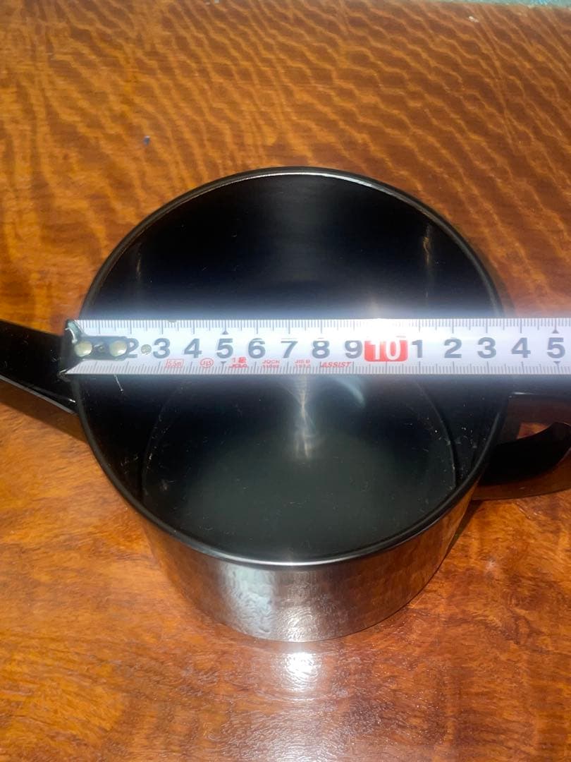 黒いプラスチック製茶道具