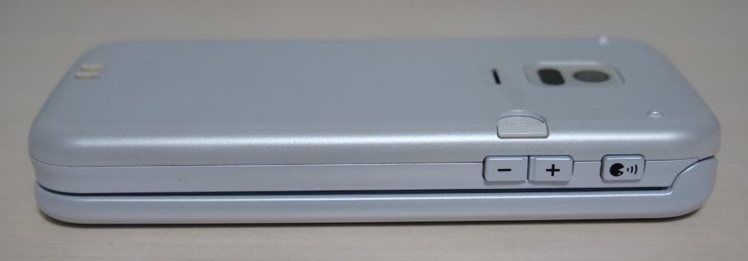 K*様 美品 docomo らくらくホン ホワイト F-01M