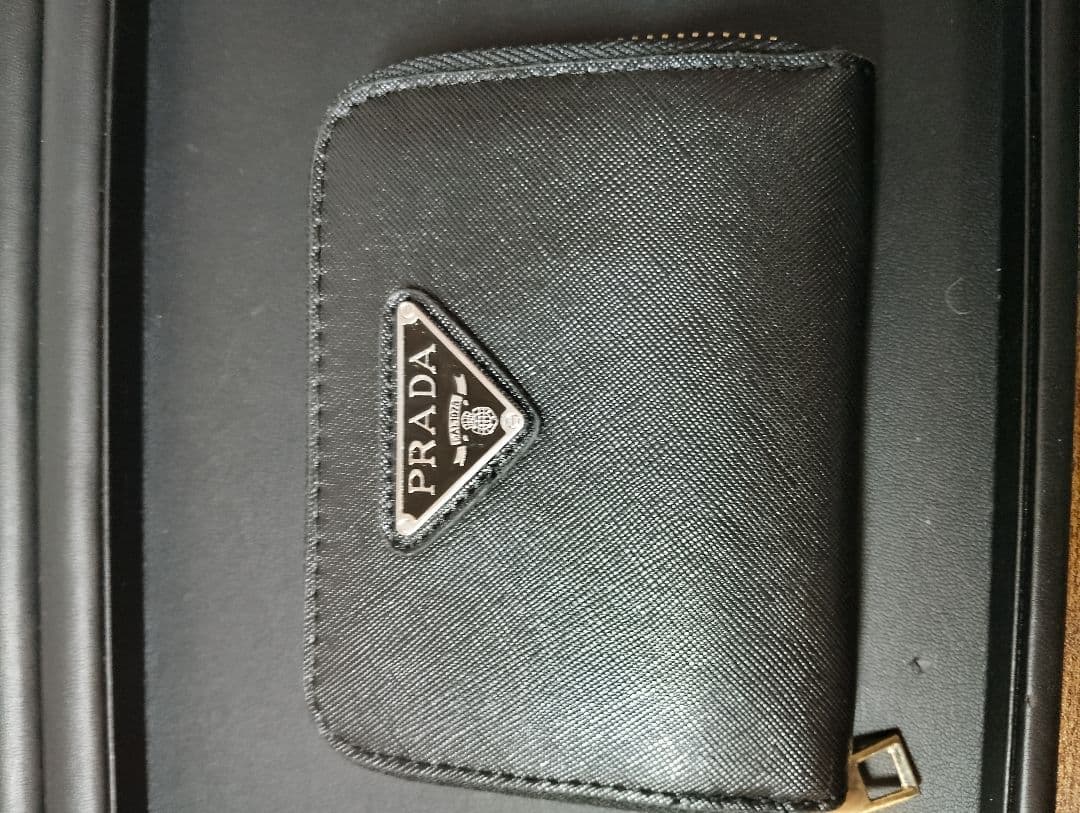 正規店PRADA ブラックナイロン 二つ折り財布