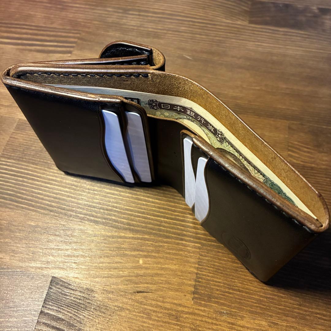 コンパクトウォレット　MARYAM社　ホースバット　丘染めブラック　茶芯