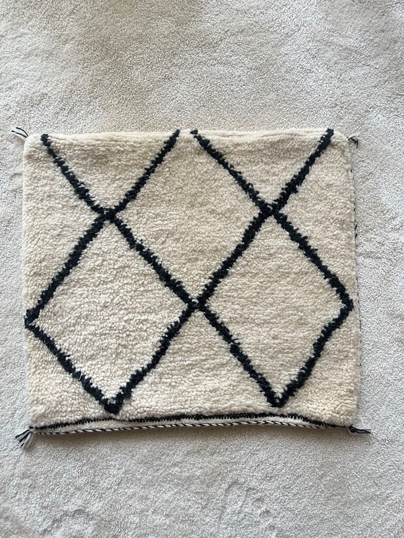 ベニワレン　クッションカバー新品 56cm×49cm