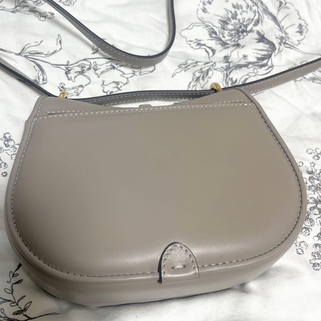 リュウリュウ 【極美品】FENDI フェンディ ショルダーバッグ グレー