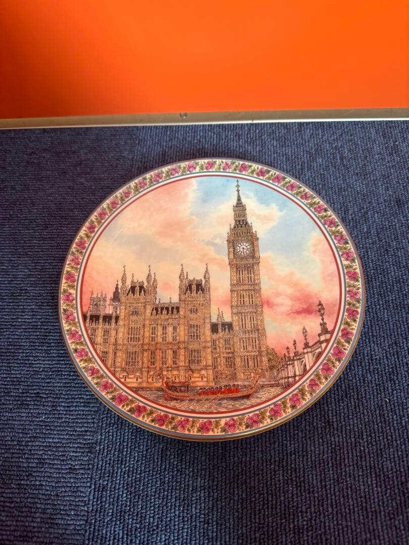 2050 ロイヤルウースター　ロンドン　絵皿  Sue Scullard