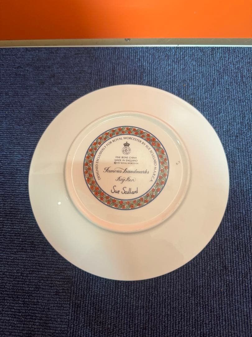2050 ロイヤルウースター　ロンドン　絵皿  Sue Scullard