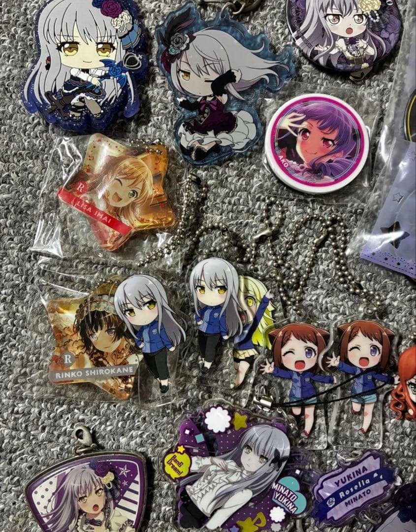 湊友希那 寝そべり