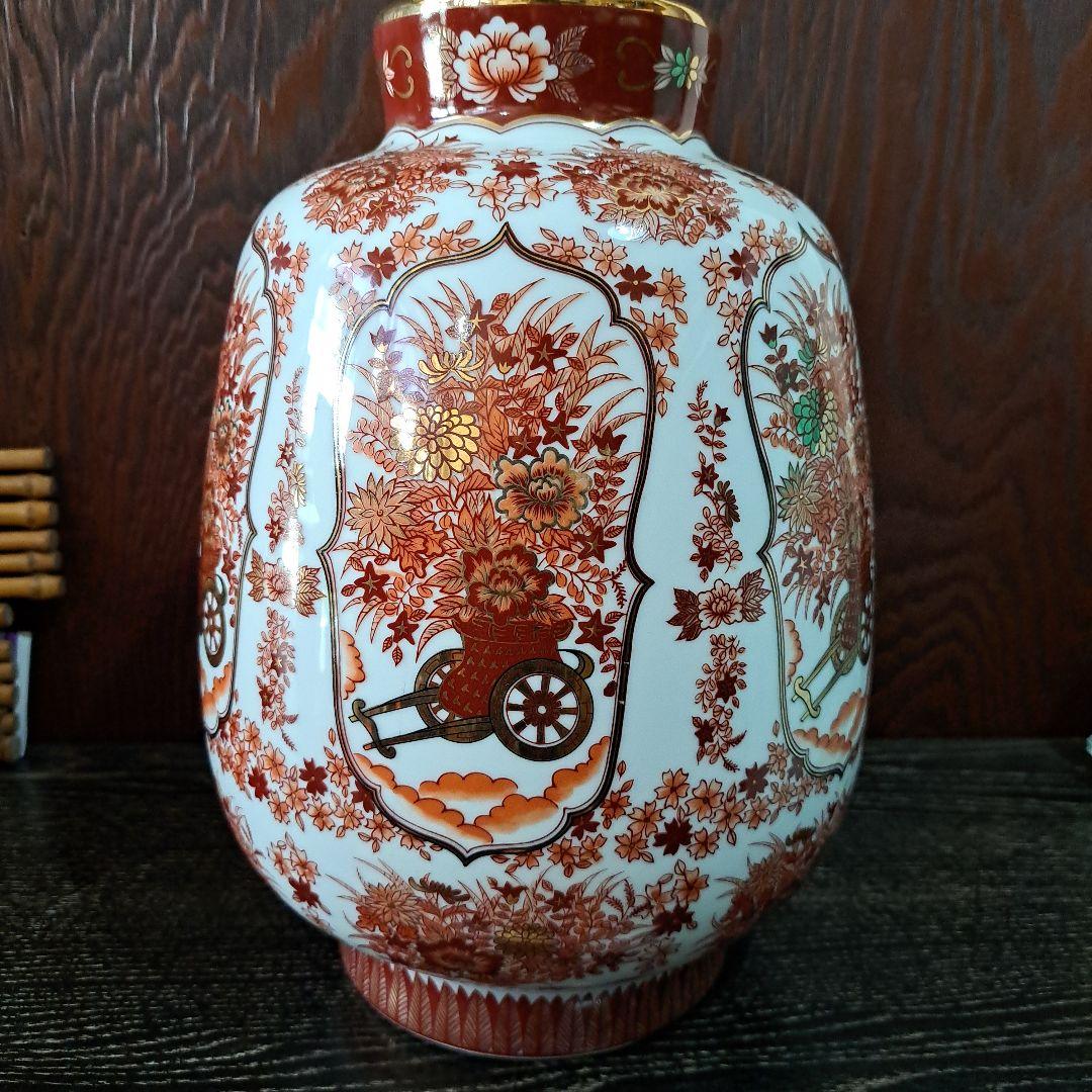 釉裏壺　六角飾瓶　　極上本金使用　金彩赤絵　　柴田陶器　唐花図　高さ32㎝