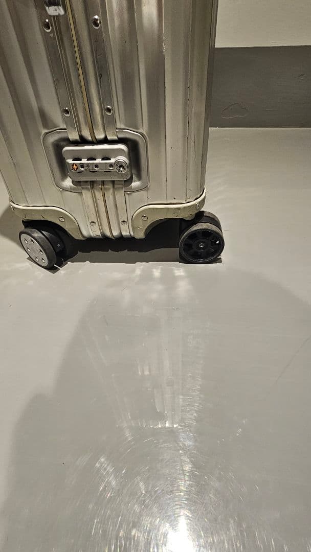 RIMOWA（リモワ）アルミ スーツケース