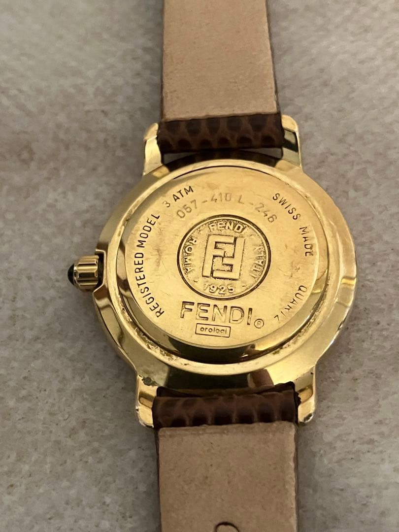 値下げ 稼働★FENDI ゴールド レディースQZ腕時計 電池、革ベルト新品