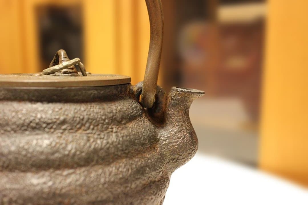 整*屋様 古鉄瓶　小振り亀文堂芋頭鉄瓶　希少品　水漏れなし・状態良好