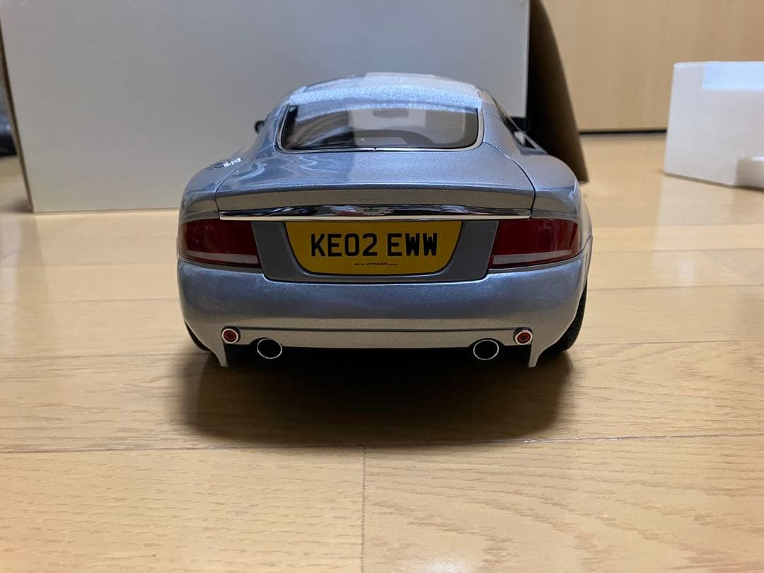 京商 Aston Martin V12 Vanquish 1/12