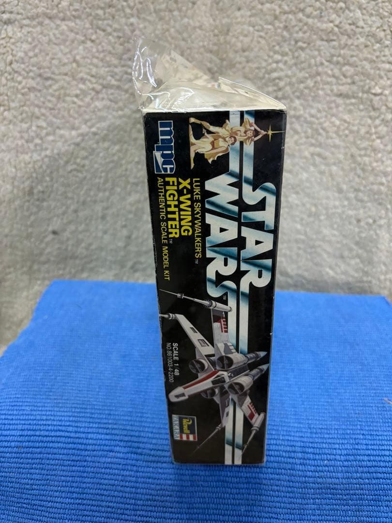 スターウォーズ　 超レアなお宝付き(下敷き？）　プラモデル　X-wing