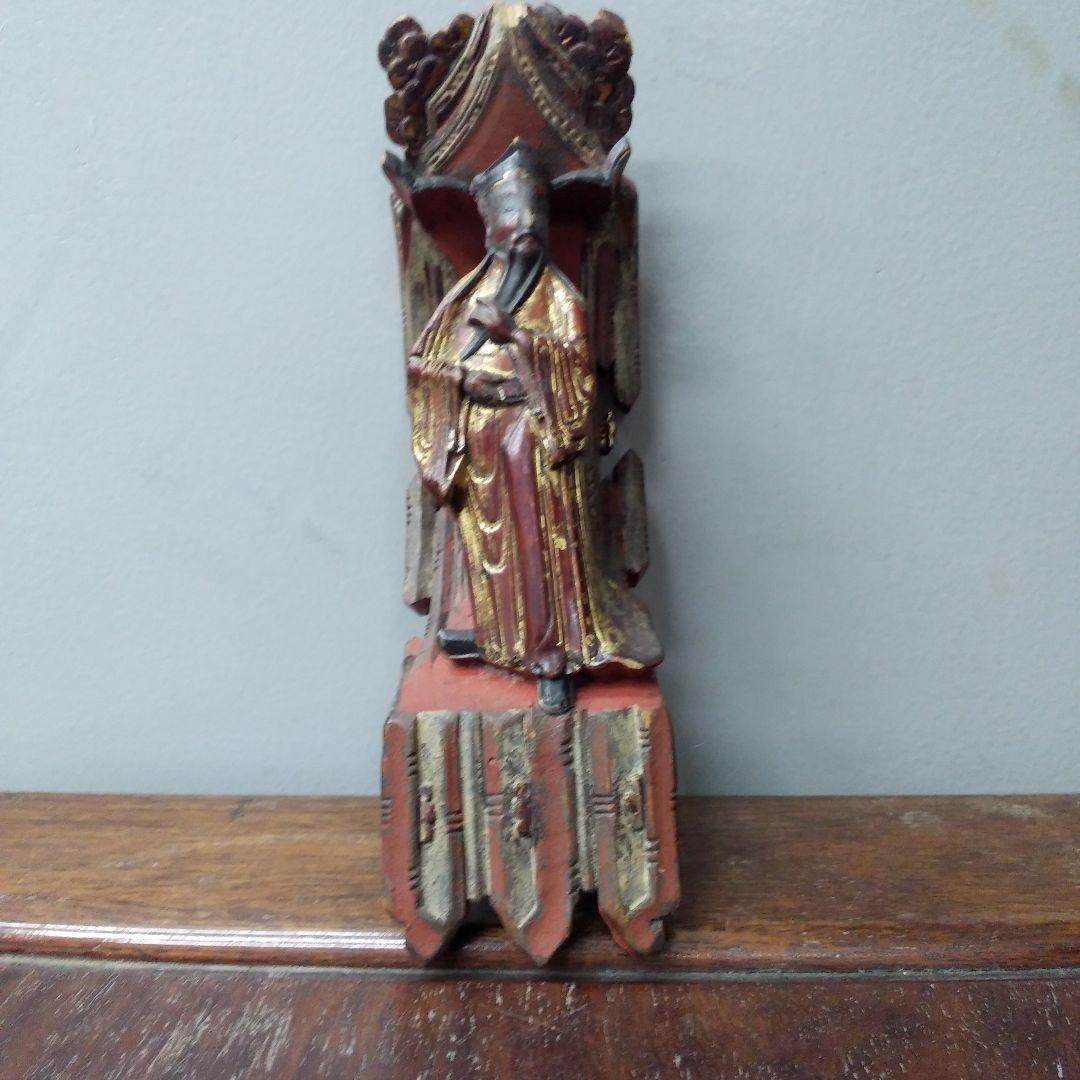 木彫りの鍾馗様で家の守り神。