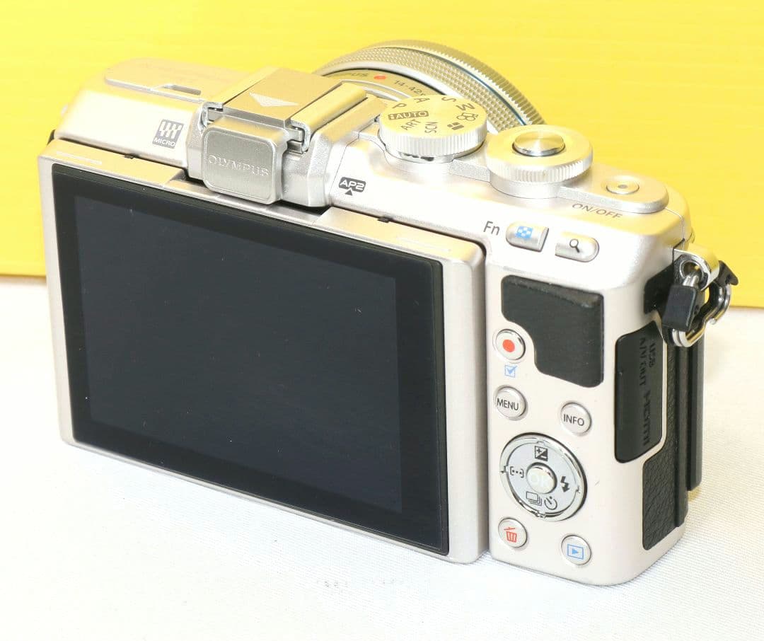 ⭐OLYMPUS PEN E-PL7 14-42 EZ レンズキット シルバー⭐