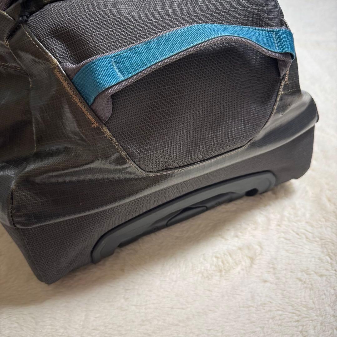 人気パタゴニア　ブラックホール ウィールド ダッフル 40Lグレー