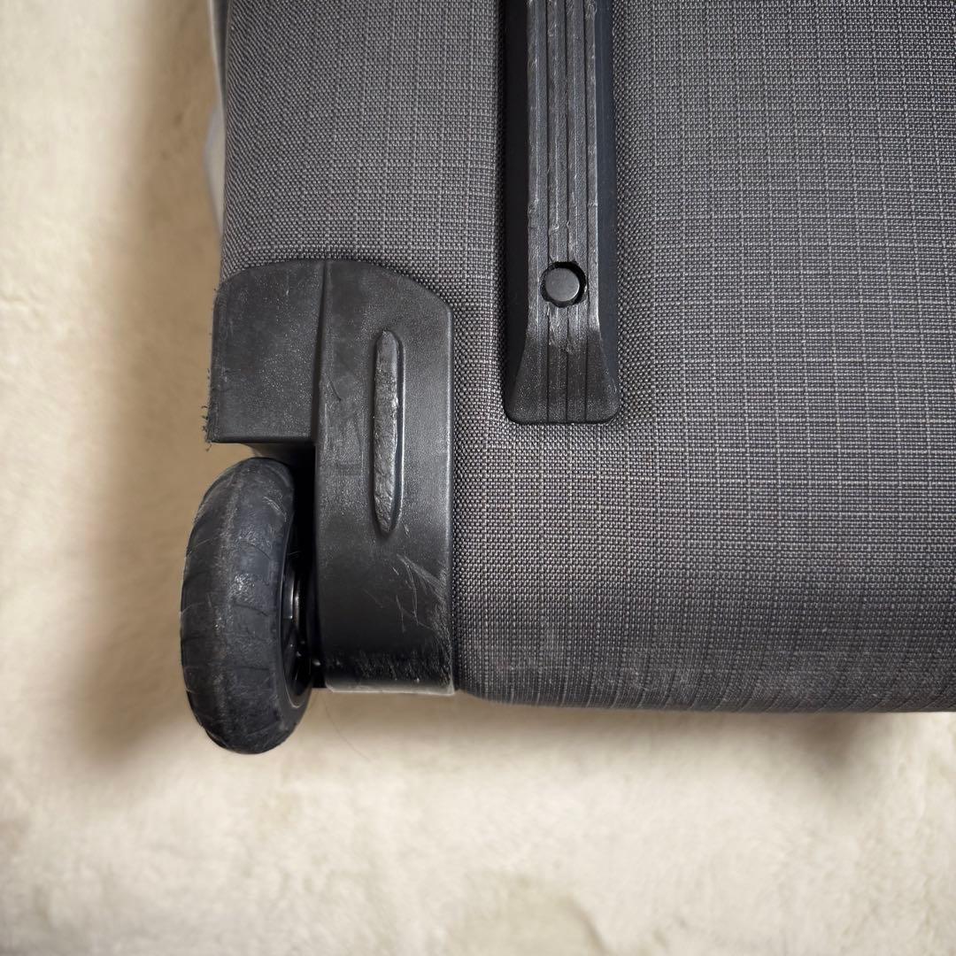 人気パタゴニア　ブラックホール ウィールド ダッフル 40Lグレー