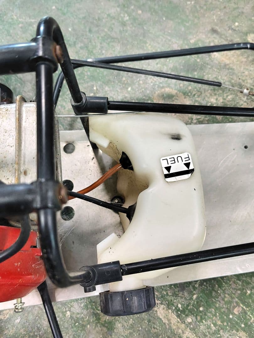 【ジャンク品 部品取り KYOSHO Robin ガソリンRCバギー】