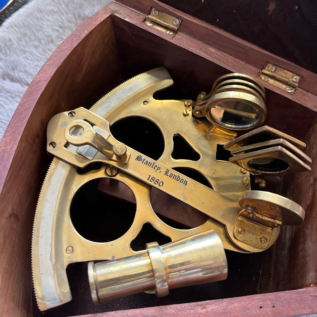 さらにさらにお値下げしました。何かの機器　航海用のような感じです。