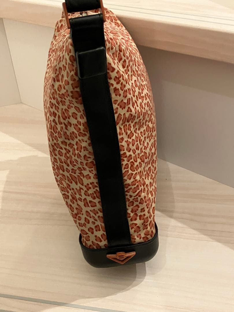 BOTTEGA VENETA ボッテガ　ヒョウ柄　肩掛けショルダーバッグ