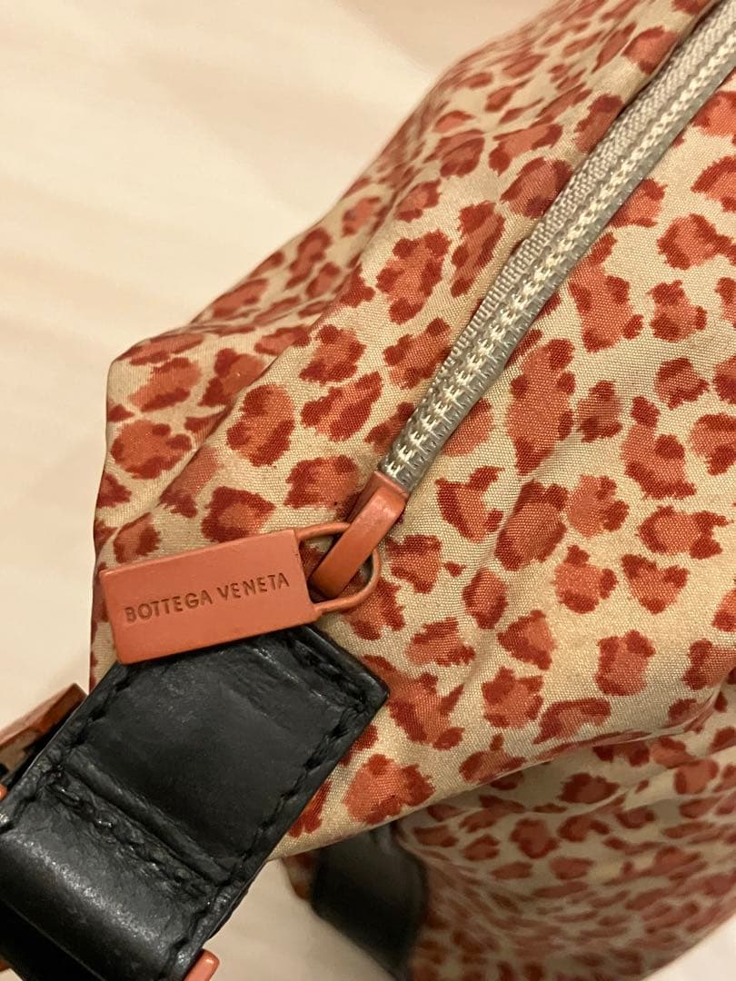 BOTTEGA VENETA ボッテガ　ヒョウ柄　肩掛けショルダーバッグ