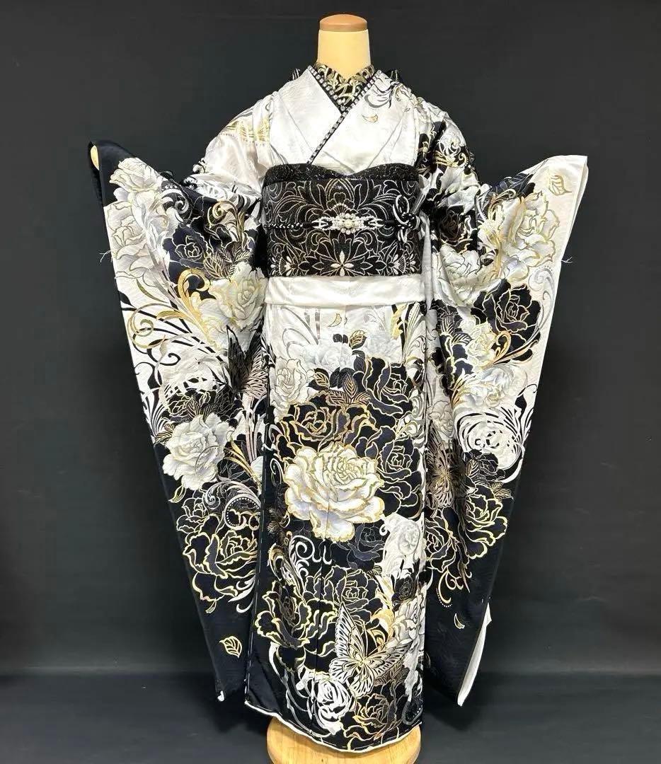 白地に黒のゴージャス薔薇の振袖フルセット