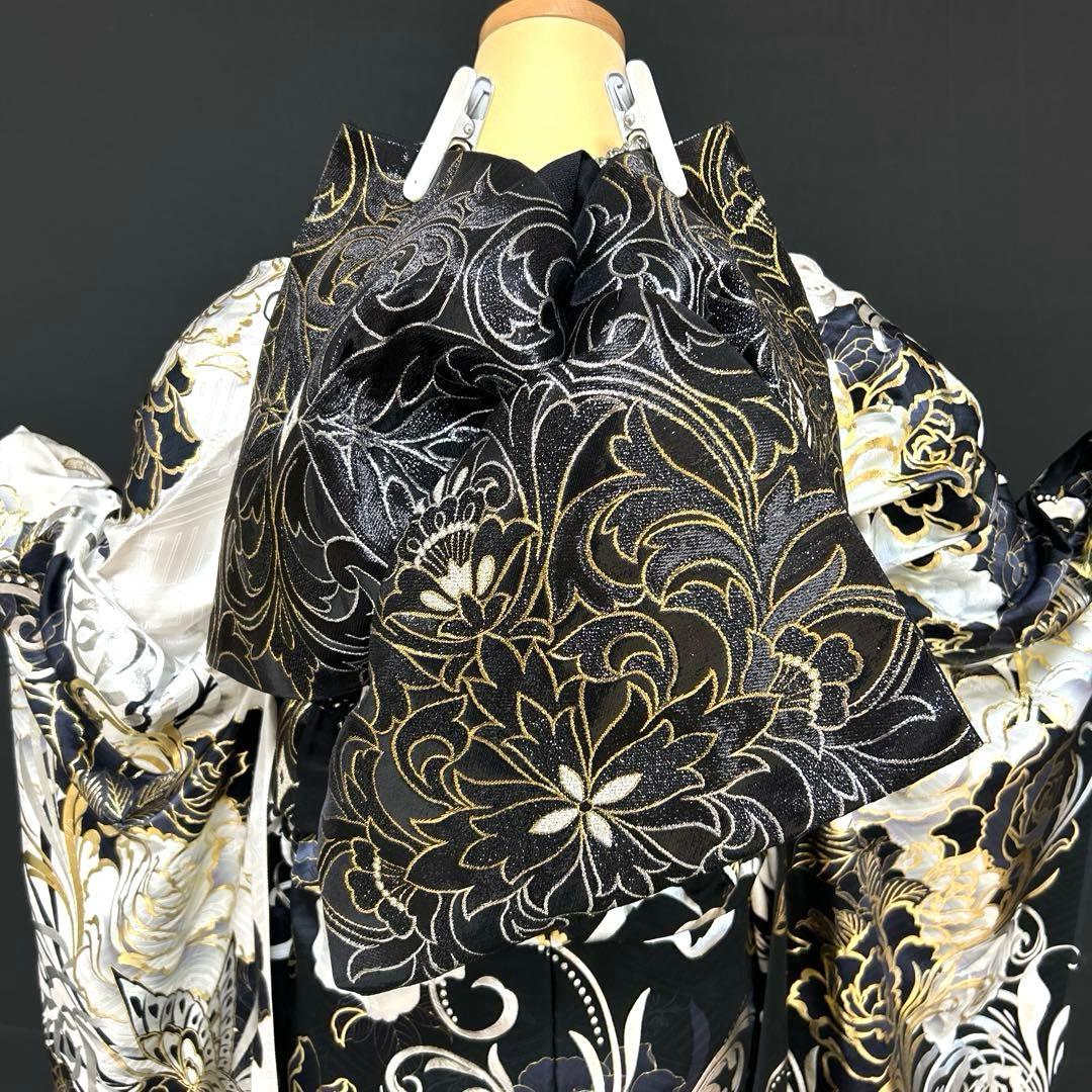 白地に黒のゴージャス薔薇の振袖フルセット