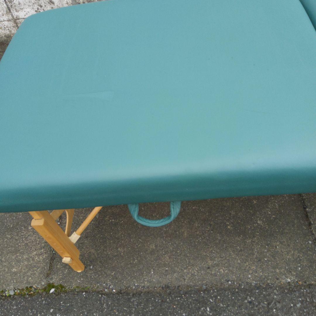 青い折りたたみベッド