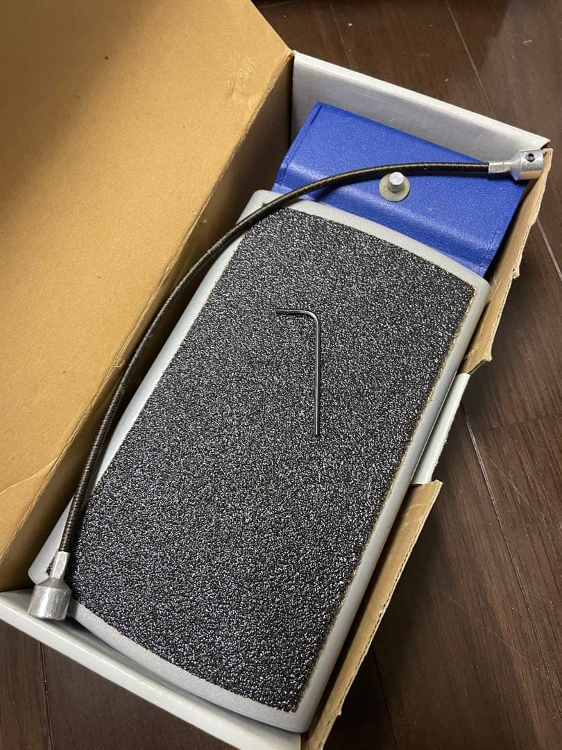 最終エフェクターのノブを足で操作可能なペダルTIP 3RD HAND