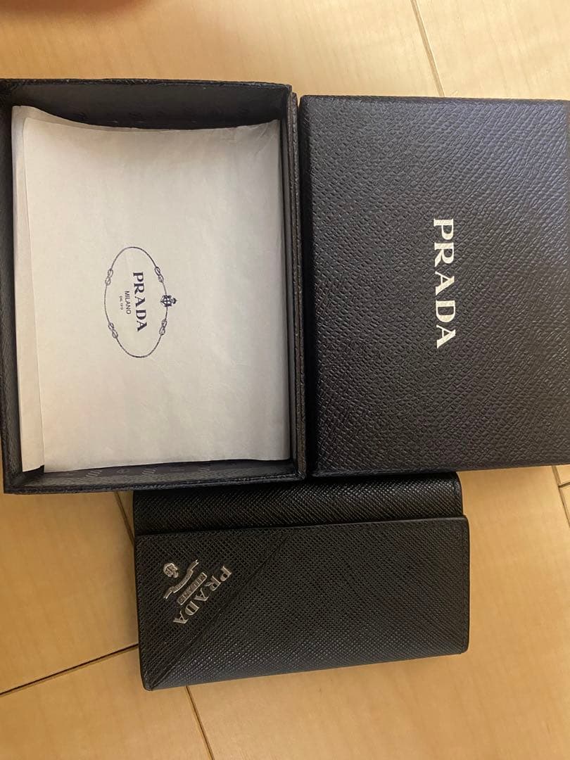 美品　プラダ　キーケース