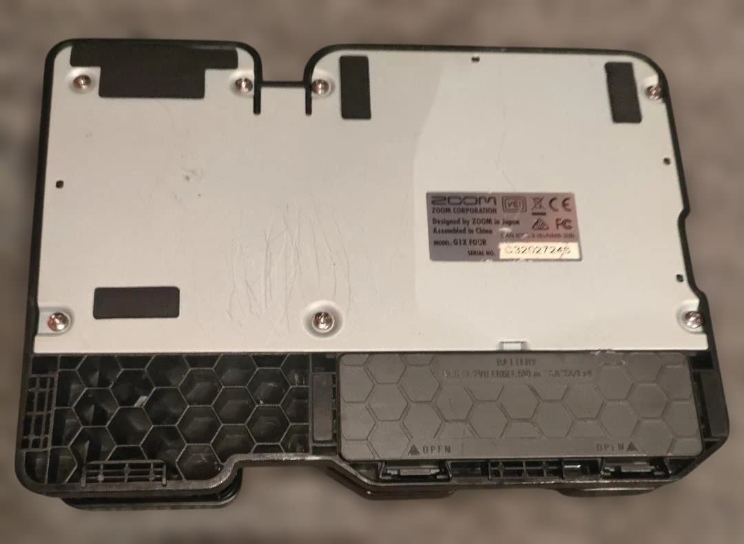 ZOOM G1X FOUR 中古