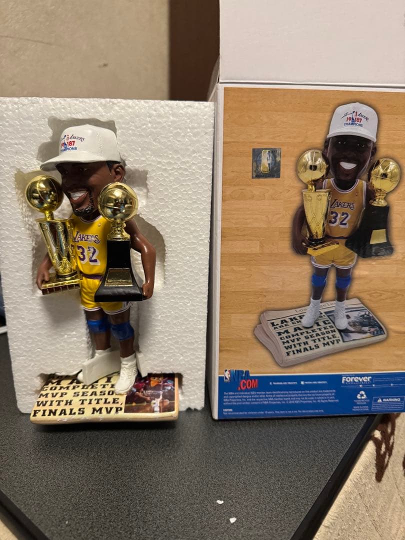 ロサンゼルス・レイカーズ フィギュア マジック・ジョンソン32番