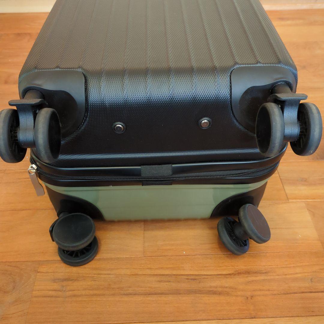UNDEFEATED 小型キャリーケース スーツケース　緑×黒 機内持込 TSA