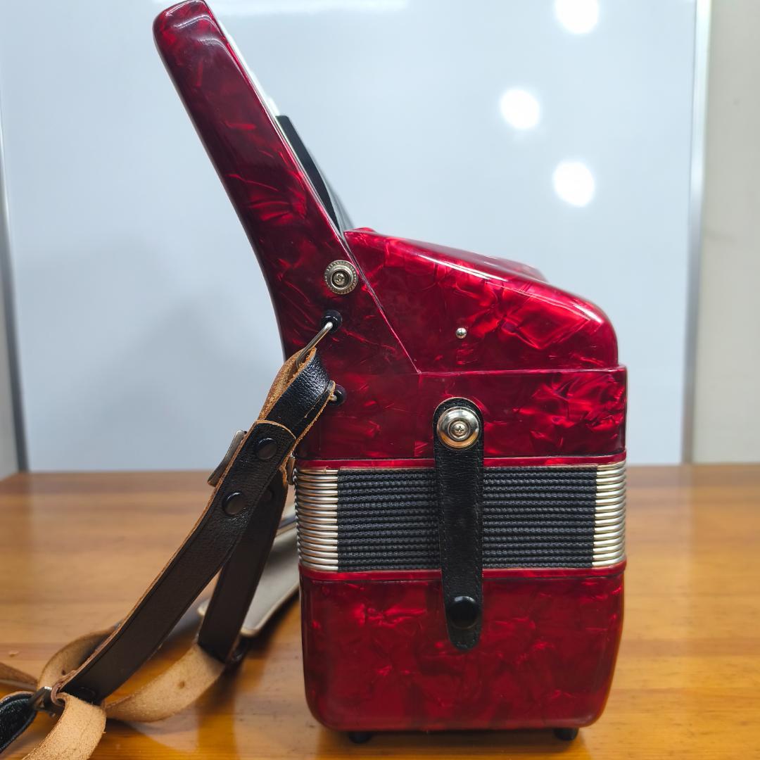 YAMAHA ヤマハ アコーディオン 8905 ケース付　赤