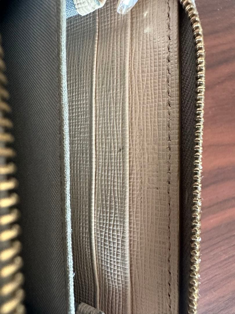 FENDI ケース スタッズ付き