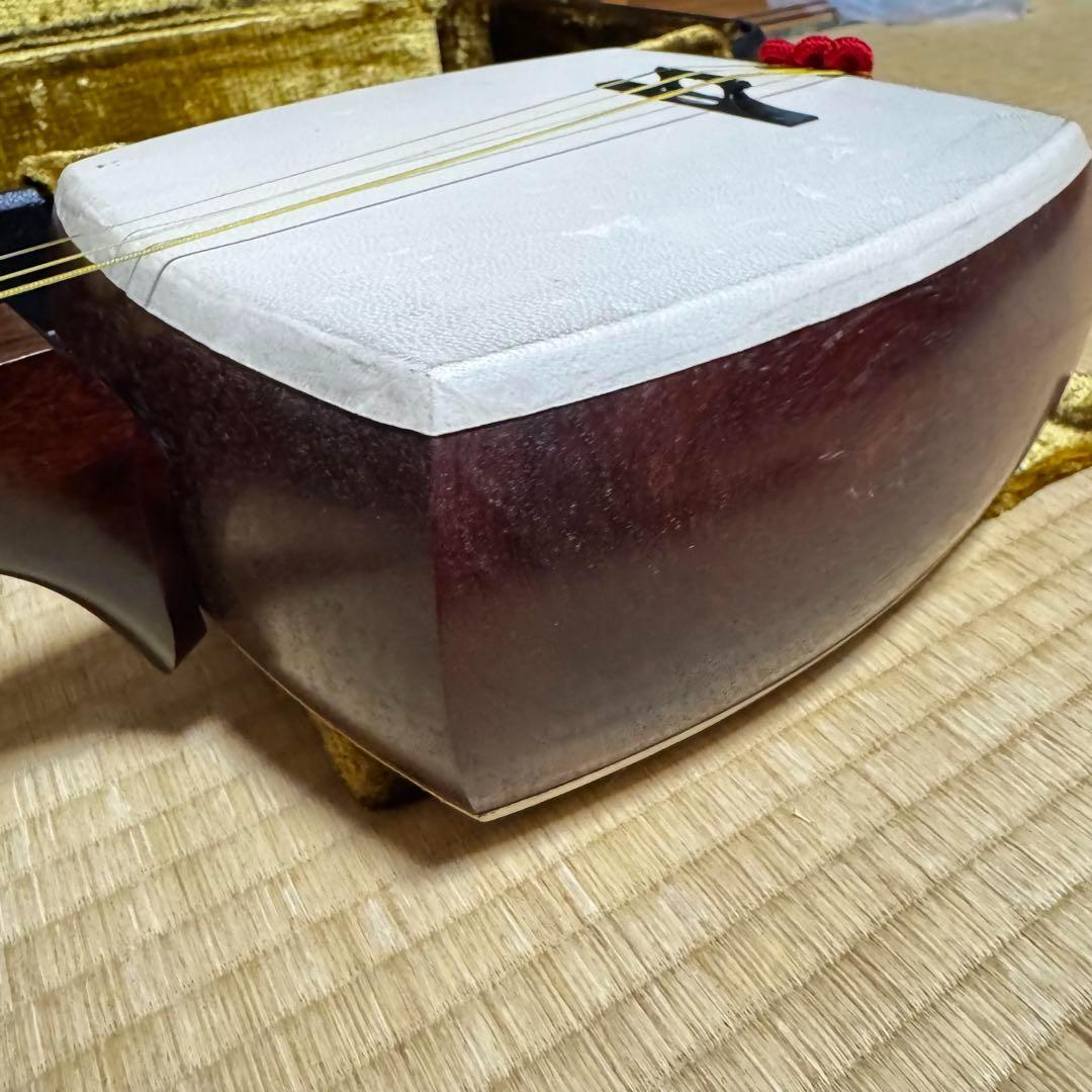 三味線　中棹　東さわり　紅木　1本溝　糸まき　素六　破れ有り　ハードケース付き