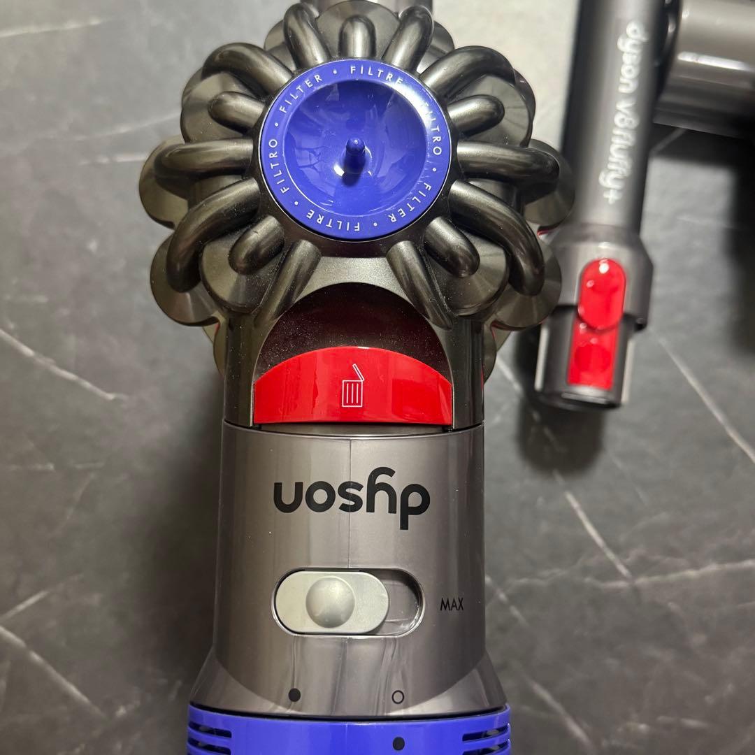 Dyson V8fluffy+ 充電器・ノズル付き