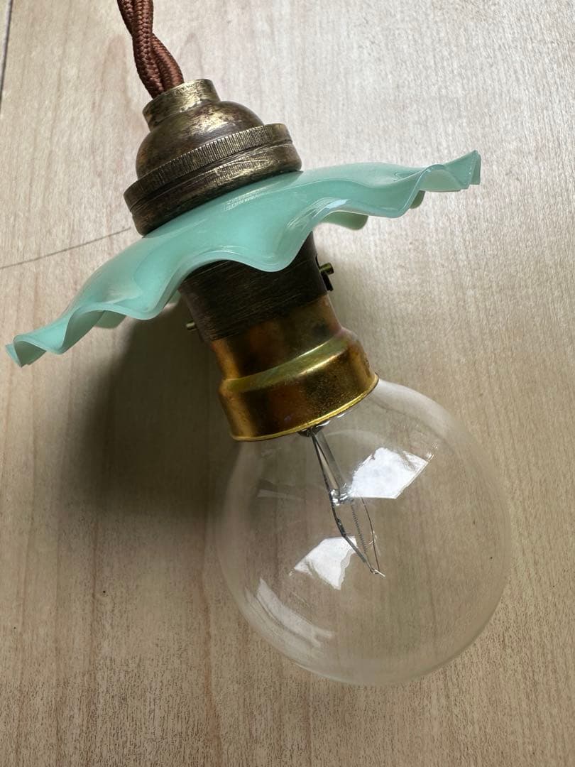 20年代 フランス アンティーク 希少なオパリン・グリーンの可愛いアトリエランプ