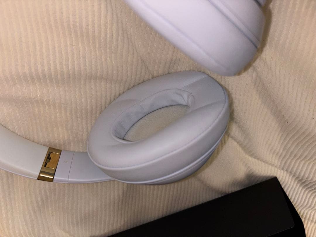 ♡くまちゃん♡ 様 Beats Studio 3 ワイヤレスヘッドホン ホワイト