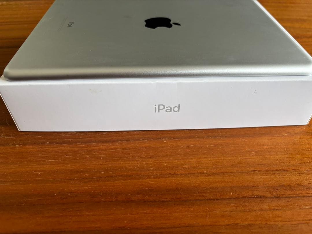 【美品】Apple iPad 第6世代Wi-Fiモデル 128GB シルバー