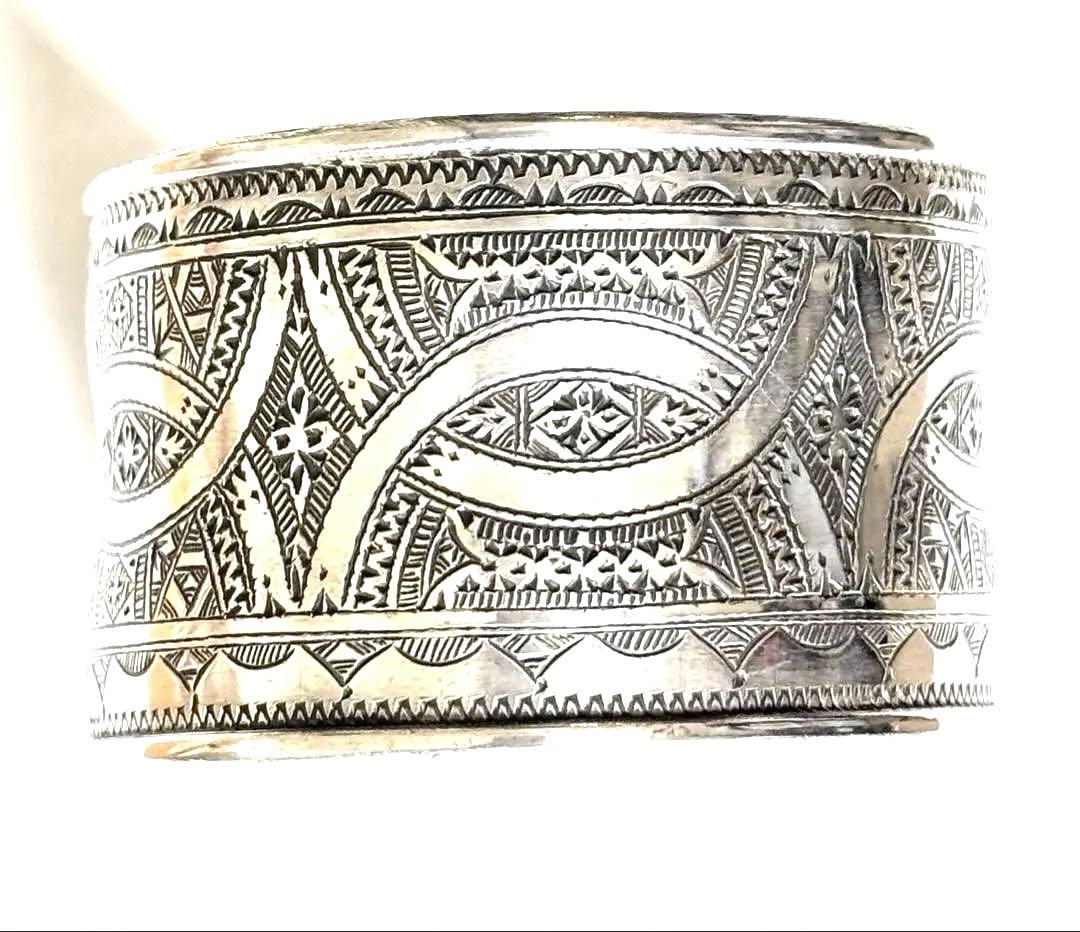 トゥアレグ族　サハラ砂漠　ハンドメイド　シルバーバングル