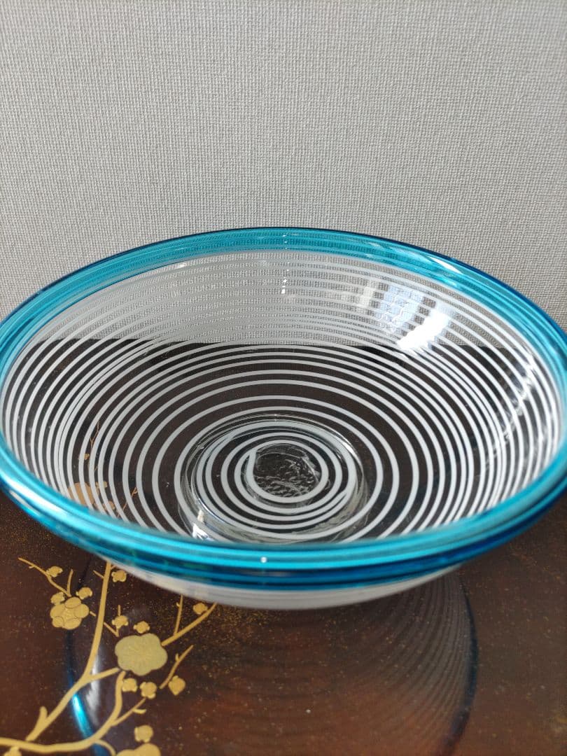 見つけた方はラッキー　時代物　青縁千筋文三つ組入れ子鉢