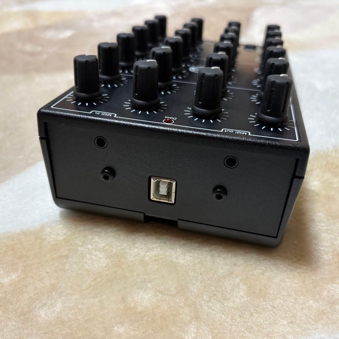 faderfox PC4 MIDIコントローラー