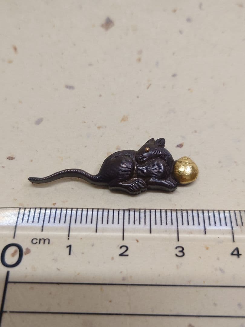目貫、鉄地に鼠に宝珠図