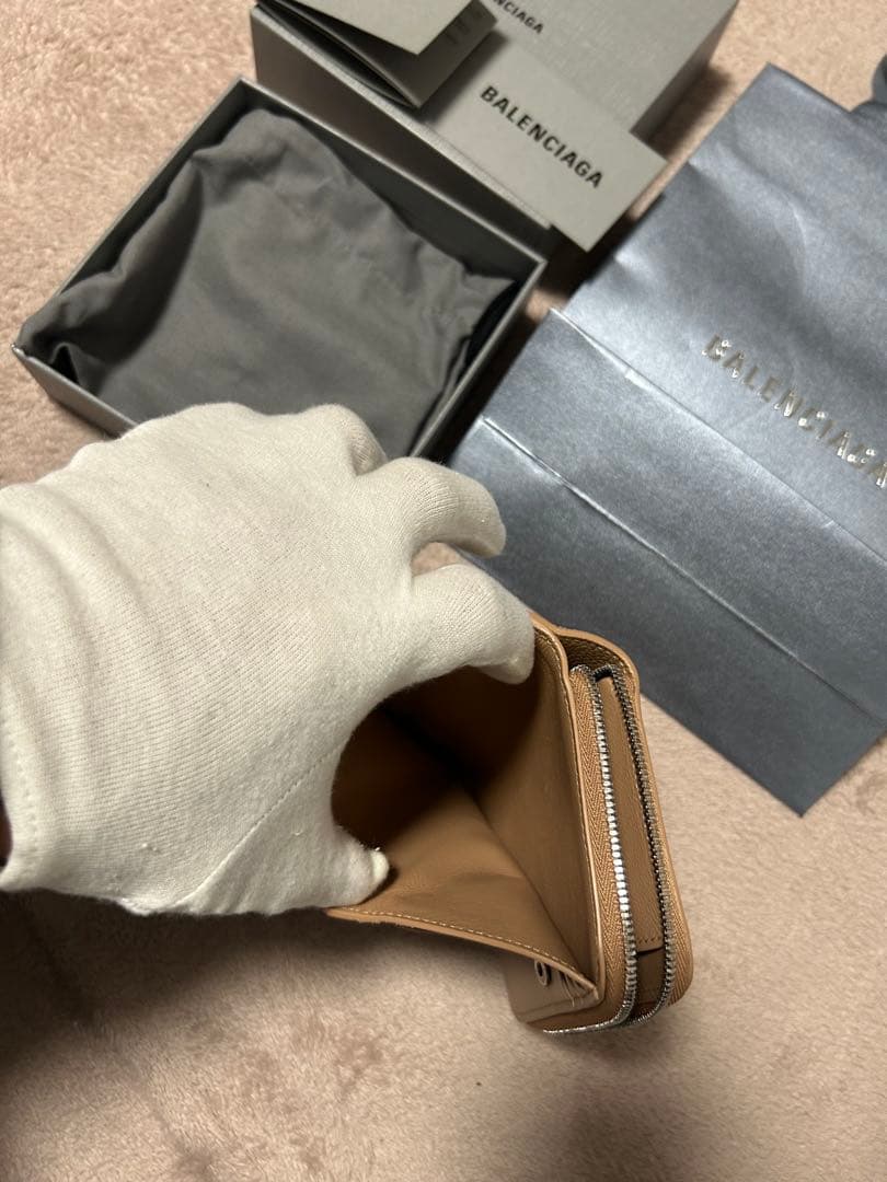 【りこ】BALENCIAGA ベージュ 二つ折り財布