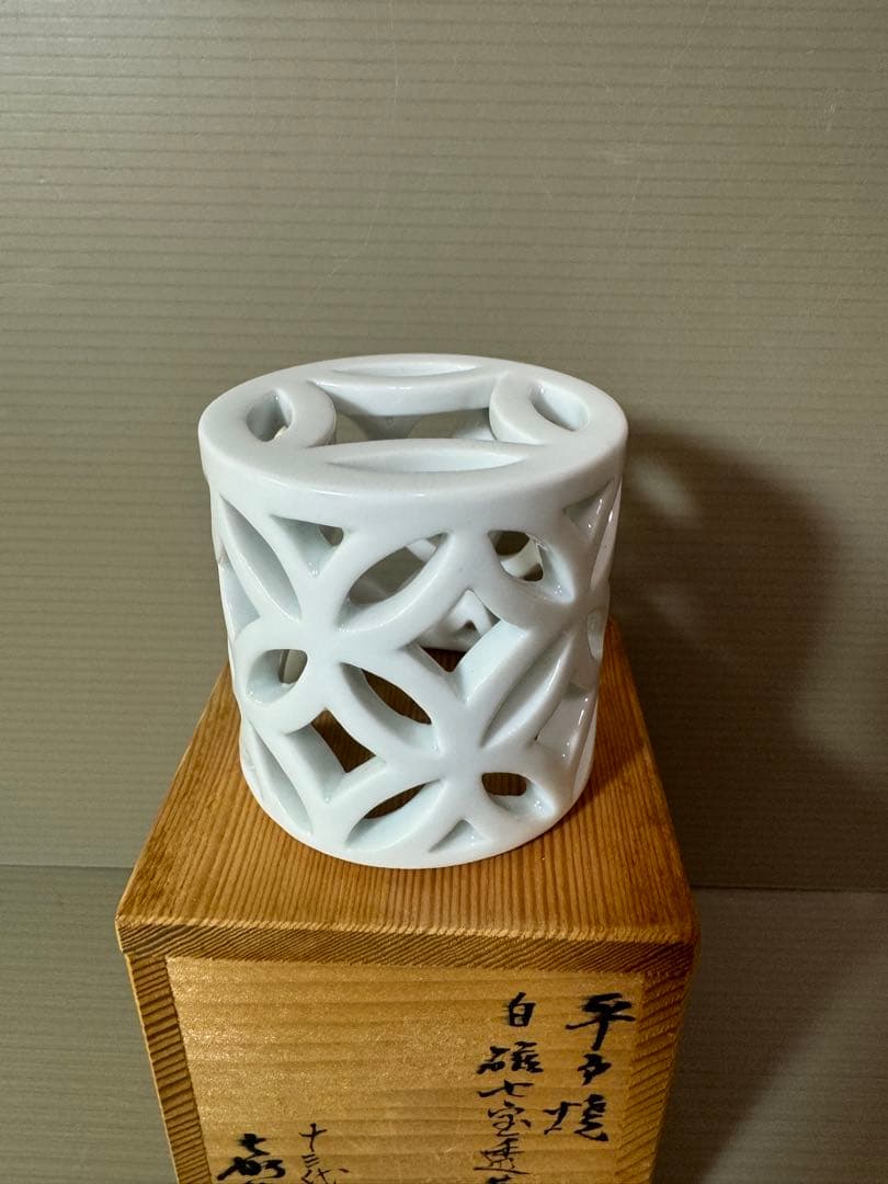 2774 茶道具平戸焼 横石嘉助 平戸白磁七宝透 蓋置 共箱　未使用