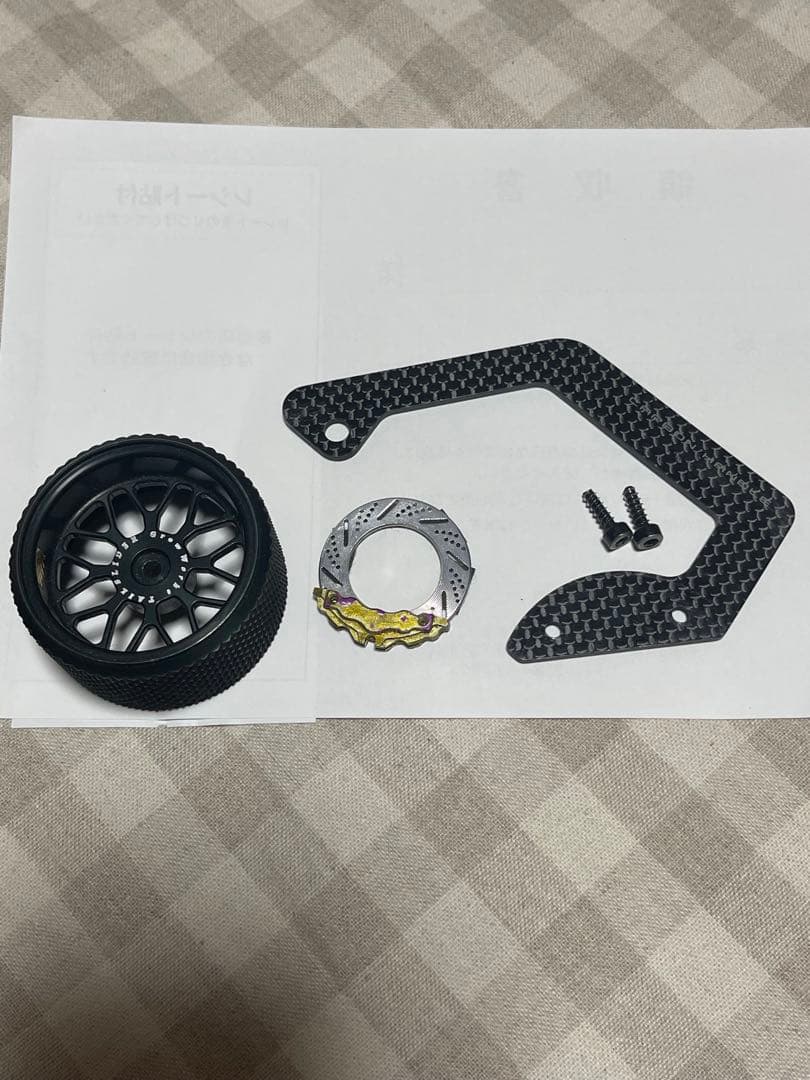 テールスライダーのアルミステアリングとフタバ用カーボンハンドル