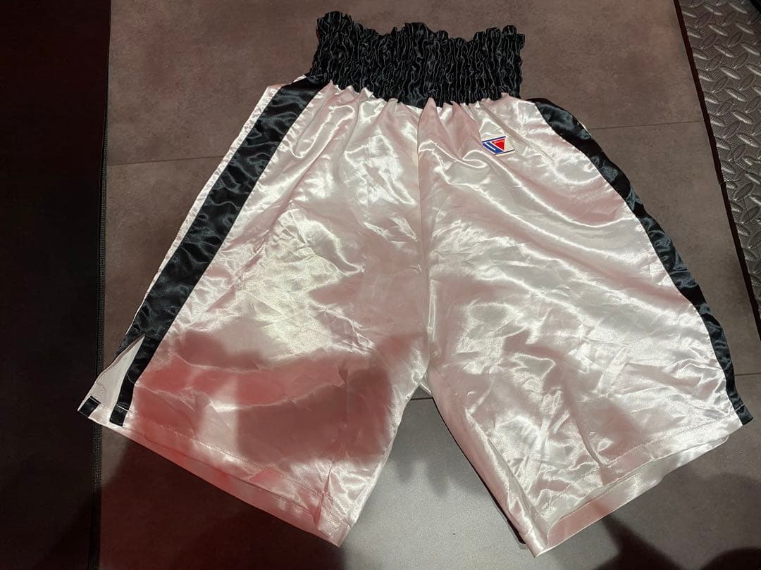 Winning ボクシングトランクス　F5-G ホワイト/ブラック　Lサイズ